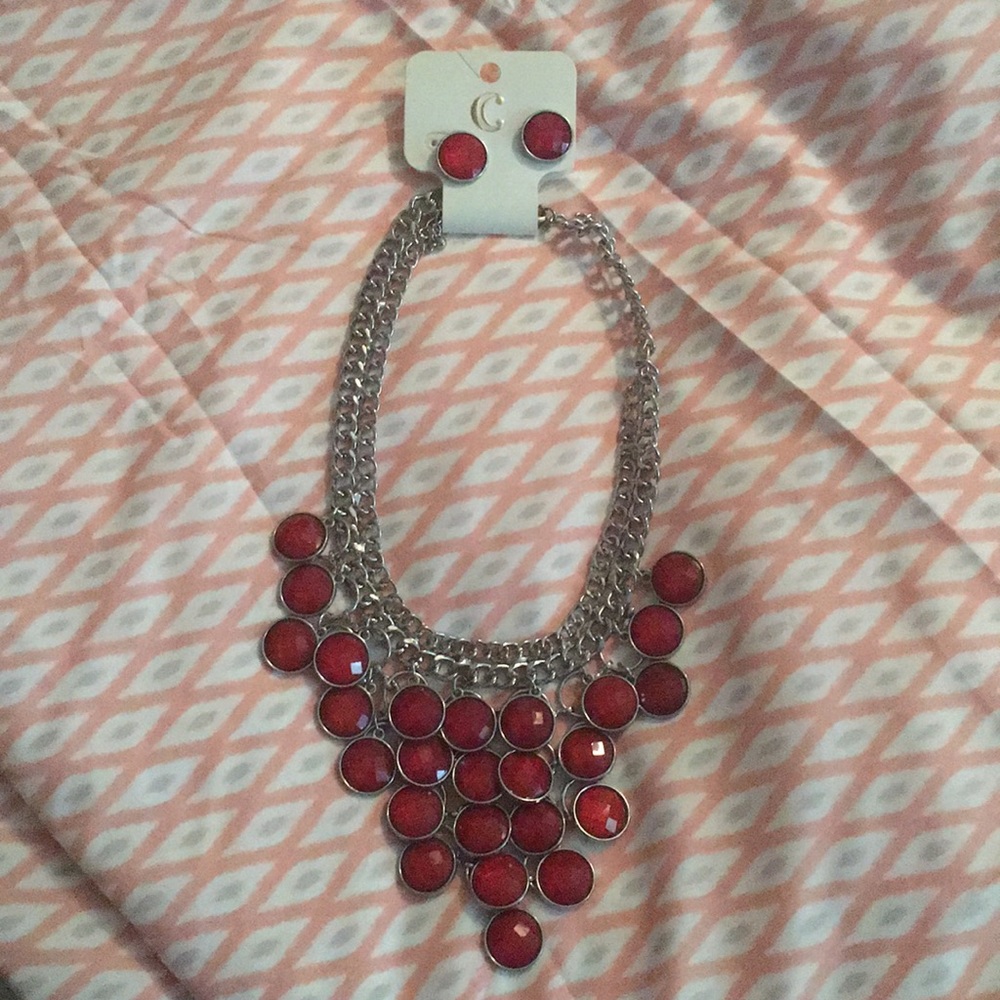 Necklace and earring set